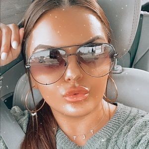 Meet your Posher, Larissa